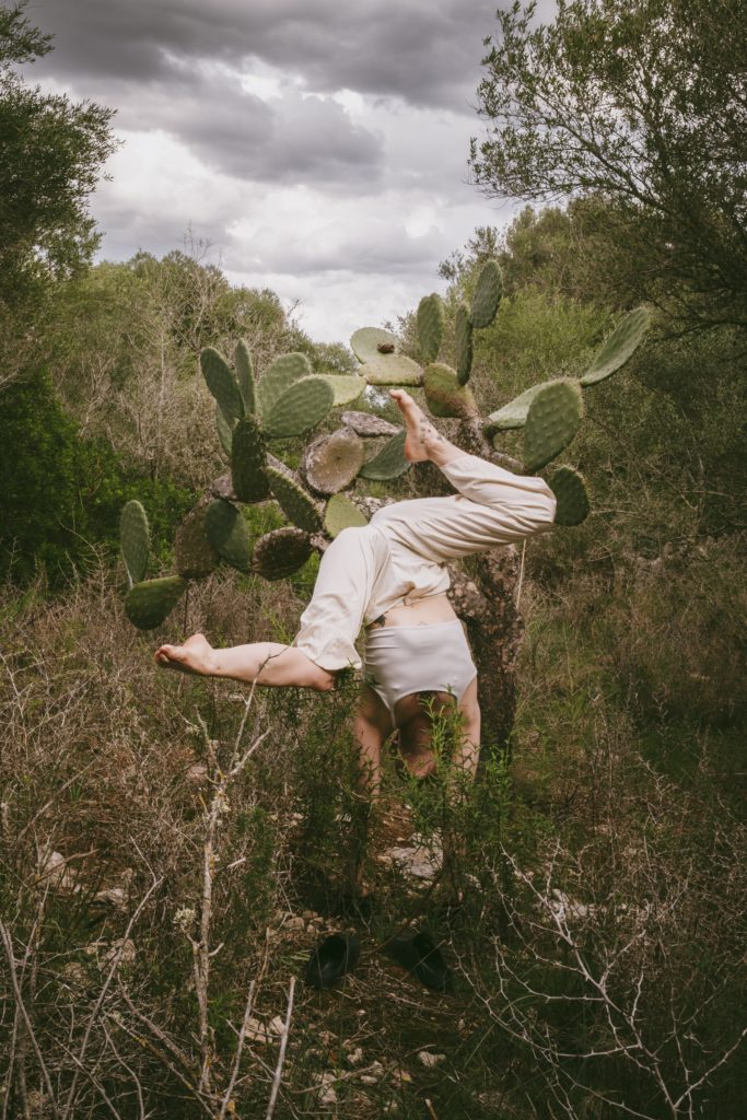 Sarah Repond_Handbalancing_Mallorca_@regine lehmann_04-min
