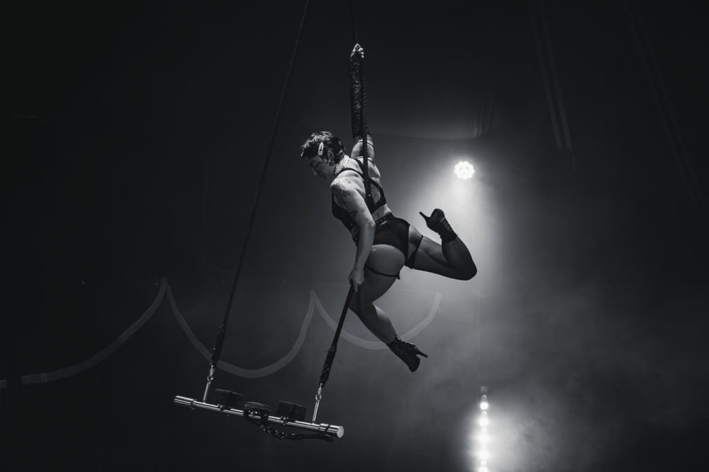 SarahRepond_WhashigtonTrapeze_ZirkusMondChristmas_33